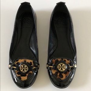Tory Burch patent leather and calf hair flat